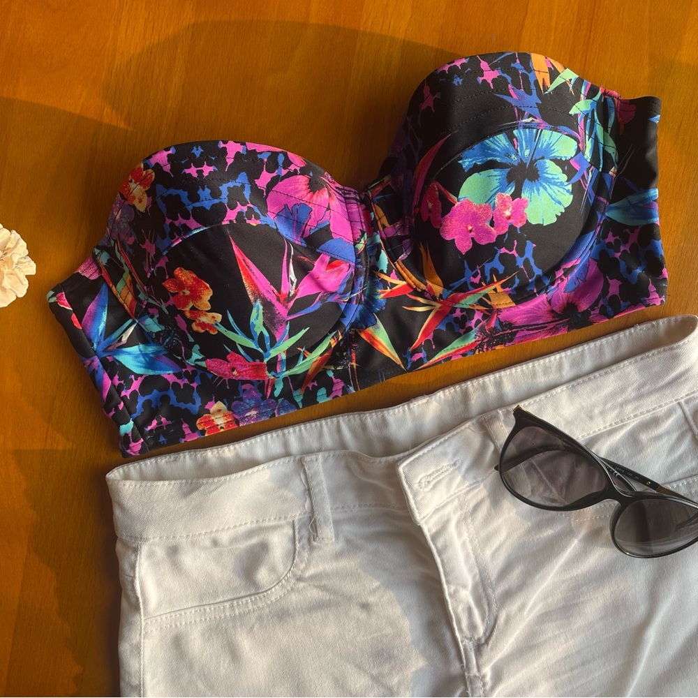 Bikini style crop top - lightly padded - Picture 2 of 5